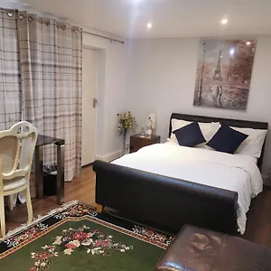 https://peaceful-studioen-suite-pvt-garden-free-parking.hotelsin-nottingham.com