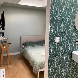 https://airbnb-hove.brighton-hotels-england.com